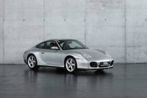 Image 3/50 of Porsche 911 Carrera 4S (2004)