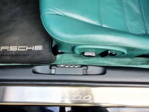 Image 19/20 of Porsche 911 Turbo (2001)