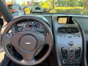 Image 23/43 of Aston Martin V8 Vantage S (2017)