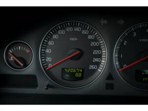 Image 34/43 of Volvo V 70 2.4 (2007)
