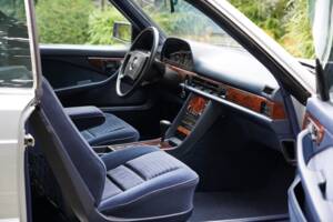 Image 2/12 of Mercedes-Benz 500 SEC (1984)