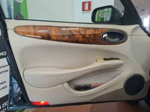 Bild 36/50 von Jaguar XJ 8 Executive (1998)