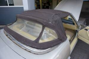 Afbeelding 16/36 van Mercedes-Benz 560 SL (1989)