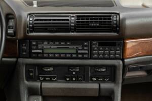 Image 27/36 of BMW 750iL (1989)