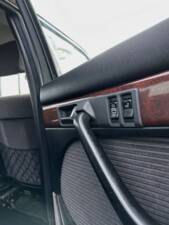 Image 14/18 of Mercedes-Benz 560 SEL (1986)