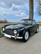 Image 3/25 of Triumph TR 250 (1968)