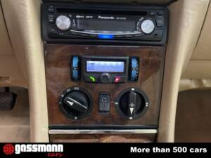 Afbeelding 13/15 van Mercedes-Benz 500 SL (1987)