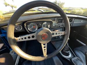Image 31/50 of MG MGB GT (1972)