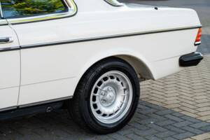 Image 19/62 of Mercedes-Benz 280 CE (1982)
