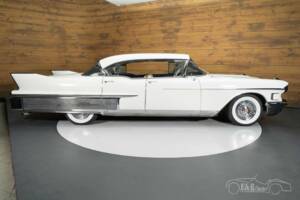 Image 18/19 of Cadillac 75 Fleetwood (1958)