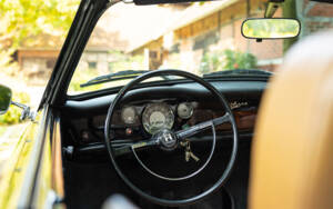 Image 36/65 de Volkswagen Karmann Ghia 1600 (1971)