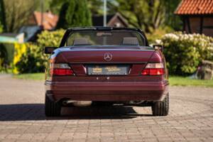 Bild 21/42 von Mercedes-Benz E 200 (1997)