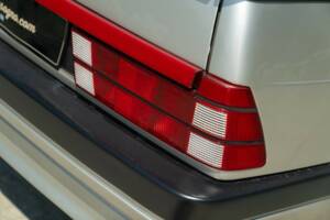 Obraz 22/50 pojazdu Alfa Romeo 75 2.0 Twin Spark (1989)