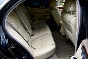 Image 33/50 of Jaguar XJ 8 4.2 (2006)