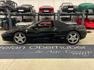 Bild 25/33 von Ferrari F 355 Spider (1997)
