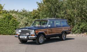 Image 1/44 of Jeep Grand Wagoneer (1988)