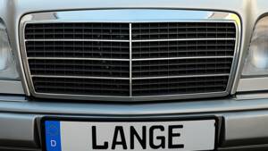 Image 36/74 of Mercedes-Benz E 320 (1997)