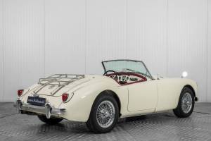 Image 2/50 of MG MGA 1500 (1958)