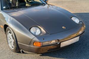 Image 7/30 of Porsche 928 S4 (1989)