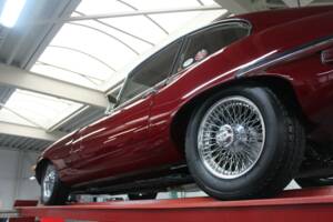 Image 17/50 de Jaguar E-Type (1969)