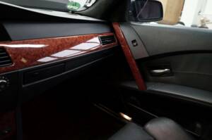 Image 36/45 of ALPINA B5 (2005)