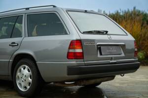 Imagen 23/50 de Mercedes-Benz 200 TE (1992)