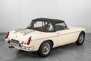 Image 44/50 of MG MGB (1964)