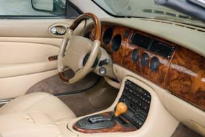 Bild 48/50 von Jaguar XK8 4.0 (2002)