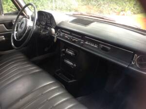 Image 11/23 of Mercedes-Benz 220 D (1973)