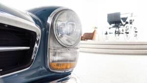Image 13/33 of Mercedes-Benz 230 SL (1966)