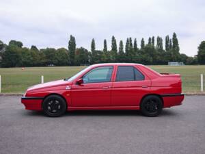 Imagen 11/50 de Alfa Romeo 155 2.5 TD (1998)