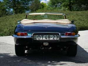 Image 7/8 of Jaguar E-Type "Lightweight" (1963)