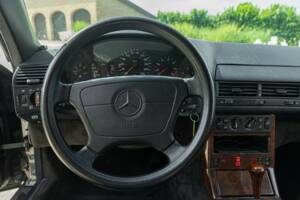 Image 36/50 of Mercedes-Benz 300 SL (1990)