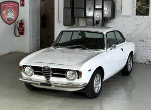 Image 29/53 of Alfa Romeo Giulia GT 1300 Junior (1970)