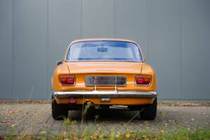 Image 26/38 of Alfa Romeo Giulia GT 1300 Junior (1968)
