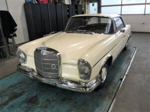 Image 46/50 of Mercedes-Benz 300 SE (1967)