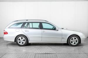 Bild 10/50 von Mercedes-Benz E 200 Kompressor T (2003)