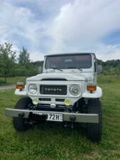 Image 3/27 of Toyota Land Cruiser FJ 40 (1982)