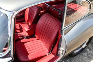Image 39/44 de Jaguar Type E 4.2 (1964)
