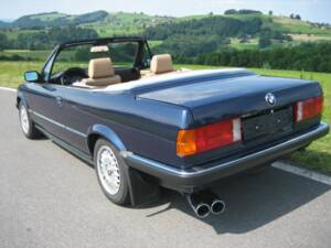Bild 45/50 von BMW 325i (1989)