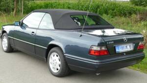 Bild 4/15 von Mercedes-Benz E 200 (1996)