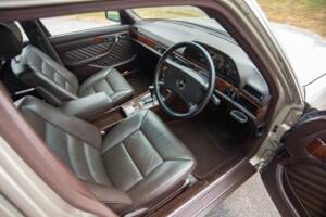 Bild 10/29 von Mercedes-Benz 300 SEL (1990)