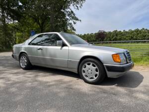 Bild 4/17 von Mercedes-Benz 230 CE (1991)