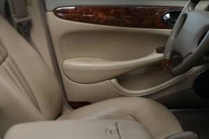 Bild 19/50 von Jaguar XJ 8 4.0 Executive (2001)