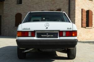 Afbeelding 6/44 van Mercedes-Benz 190 E (1987)