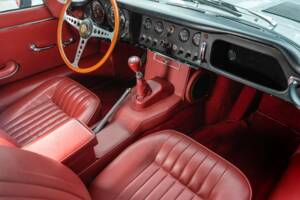 Image 32/50 of Jaguar E-Type 4.2 (1965)