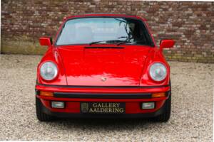 Image 31/50 of Porsche 911 Carrera 3.2 (1988)