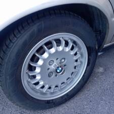 Bild 50/53 von BMW 318i (1985)