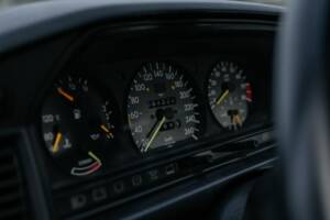 Image 40/69 de Mercedes-Benz 190 E 2.3-16 (1988)