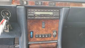 Imagen 19/23 de Mercedes-Benz 560 SL (1987)